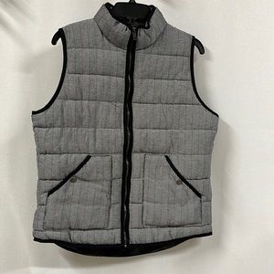 Vest Puffer Vest Nwt large black gray vest front pockets Target